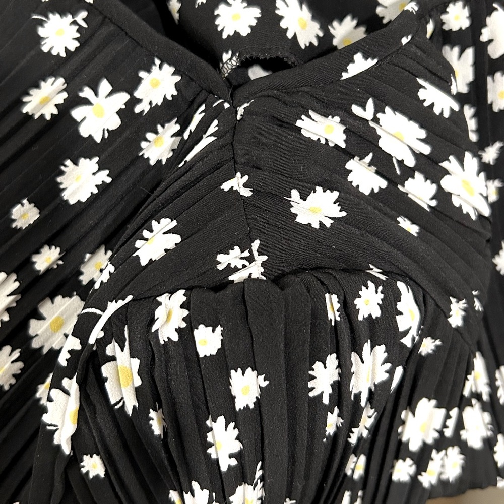 SOLD - Maje Daisy Floral Print Pleated Long Sleeve Crepe Mini
Dress - Picture 11 of 14